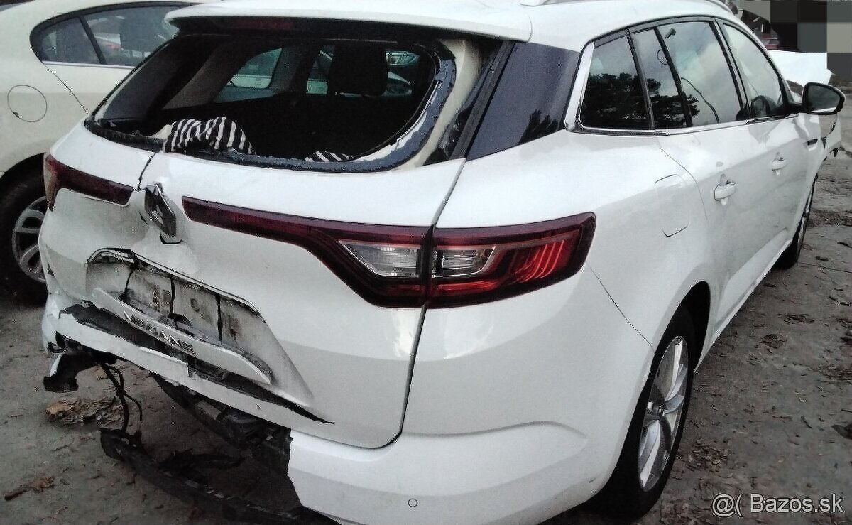 Renault Megane GRANDTOUR IV 2018 predám DVERE, ZADNÉ SVETLÁ,