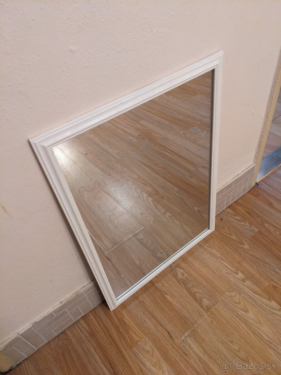 Zrkadlo s rámikom