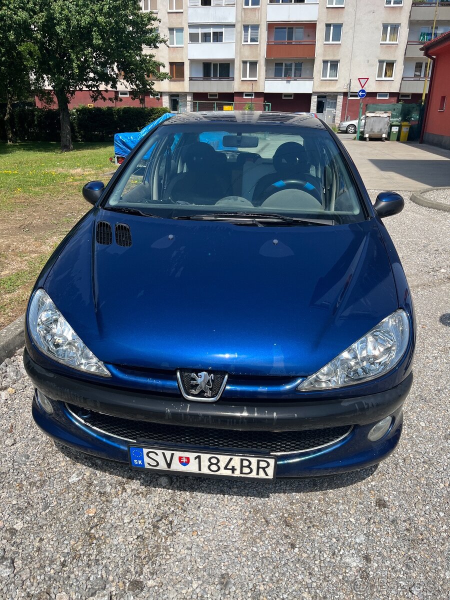 Peugeot 206 1.4 benzín manuál 55 kw