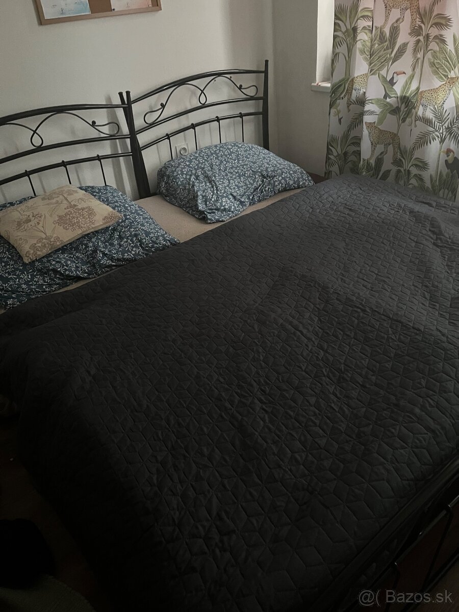 Posteľ
