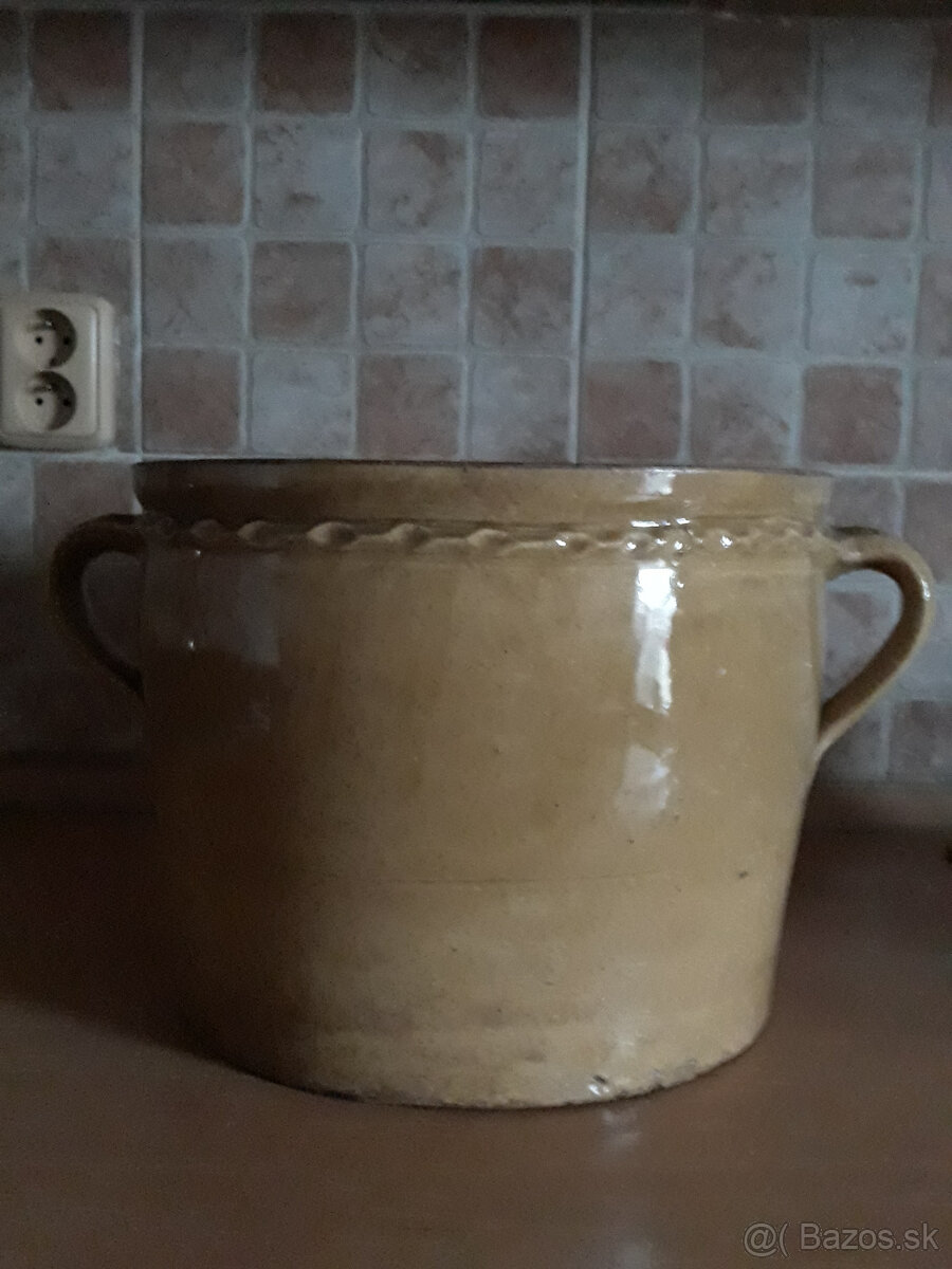 Veľký keramický hrniec