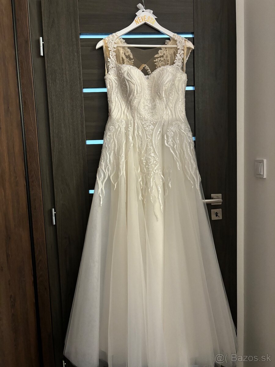 Svadobné šaty s vlečkou