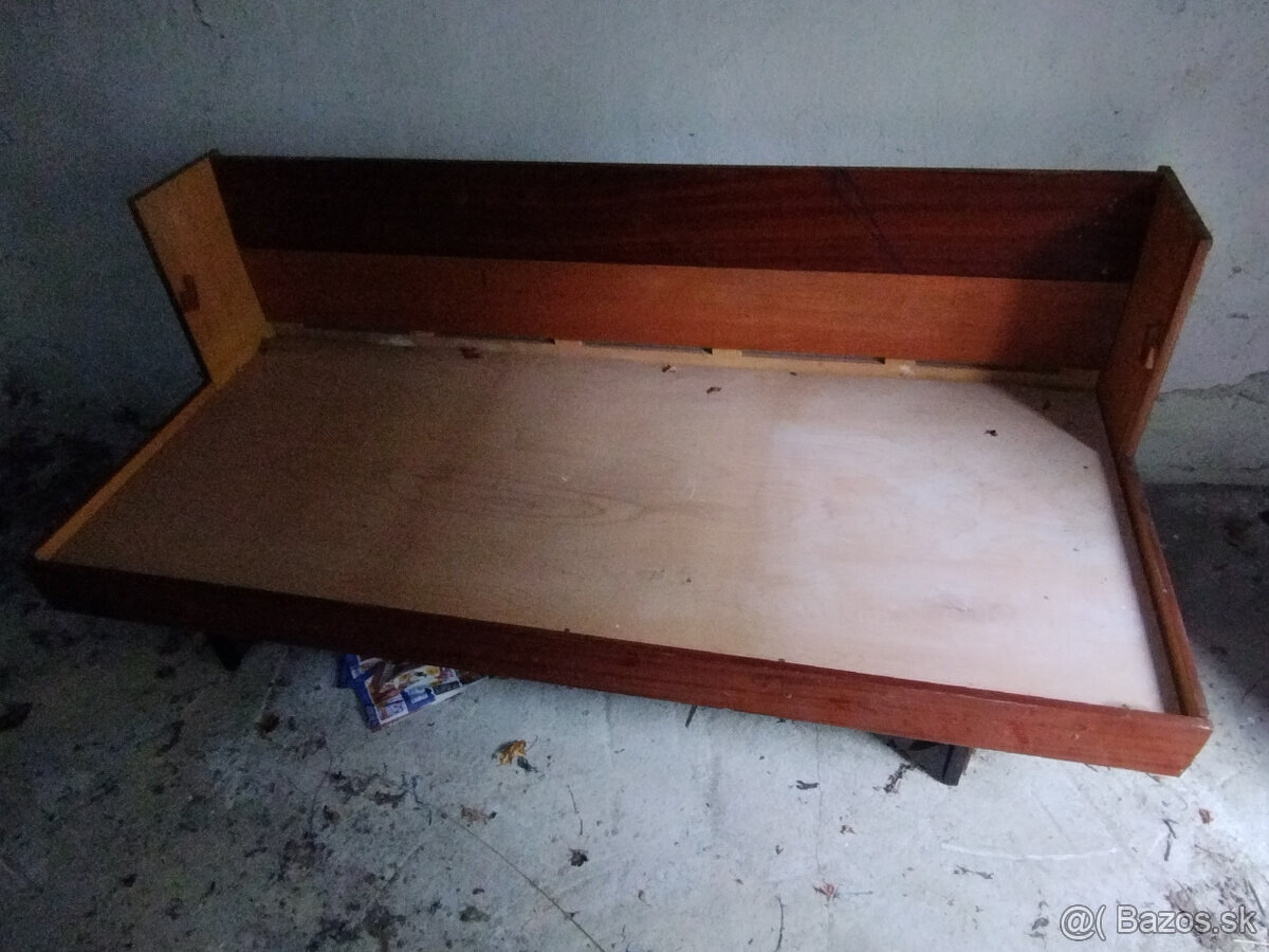 DARUJEM ROZTAHOVACIA POSTEL,VALENDA,TOALETKA