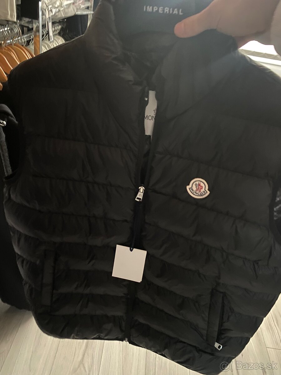 Vesta moncler