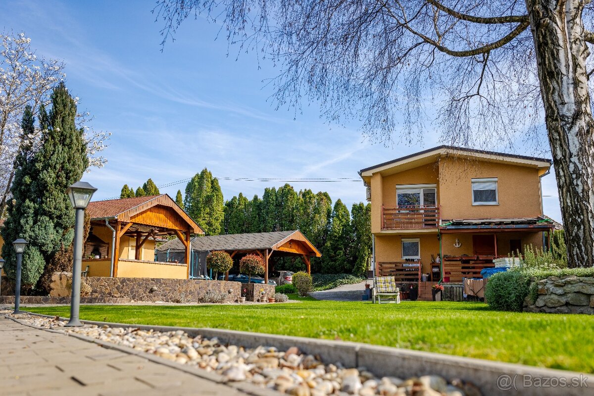 Rodinný dom/chata so súkromným mólom na Malom Dunaji