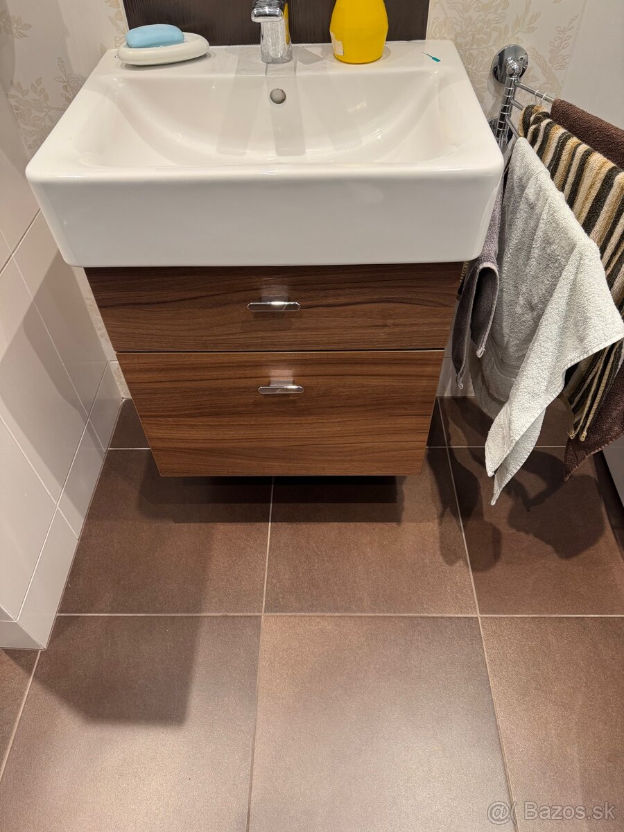 Predám umývadlo s skrinkou Ideal Standard 60cm a batériou