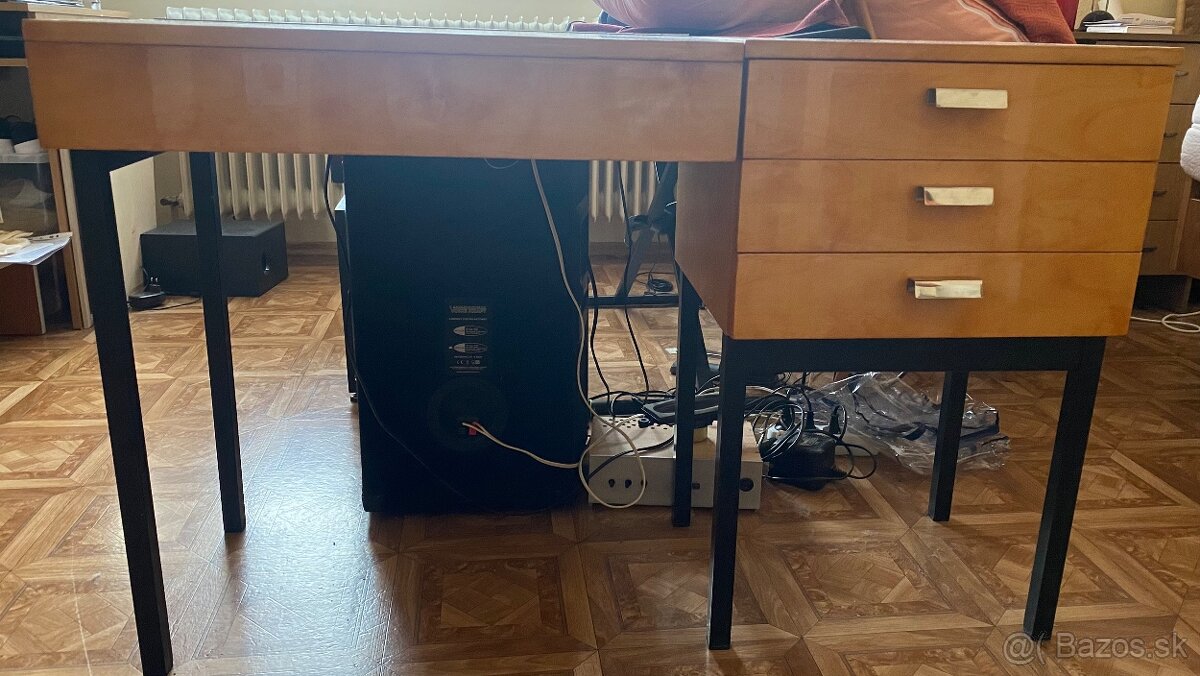Toaletný stolík