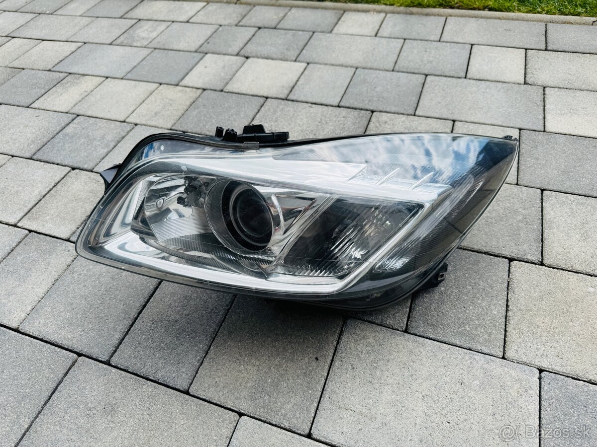 Opel Insignia A predné šoférove svetlo Hella