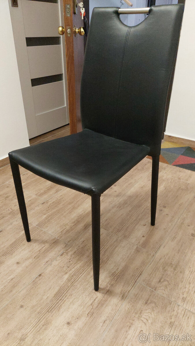 Kuch.stolička