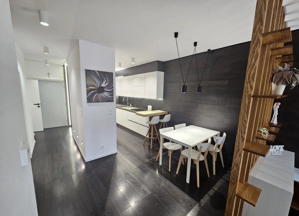 Na prenájom 2,5izbový byt s terasou a parkingom 900,- Eur