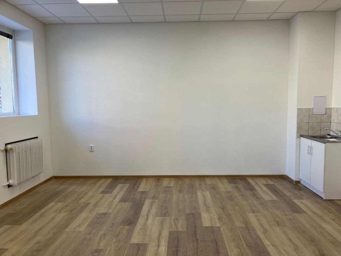 Na prenájom kancelária 28 m2 - Banská Bystrica