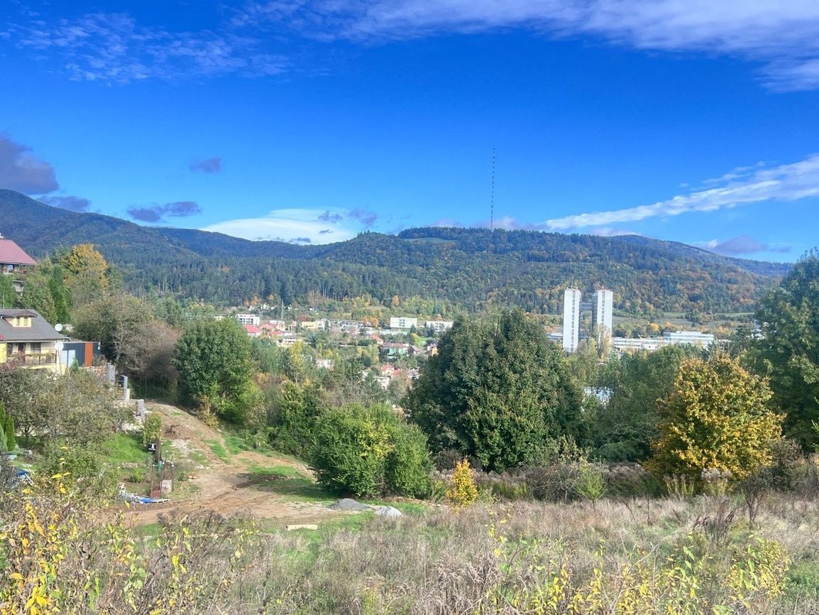 Exkluzívne na predaj pozemok 1144 m² - Podlavice