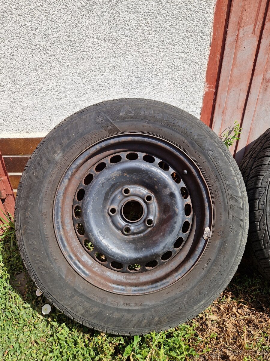 Plechove disky Audi 5x112, 57.1mm stred + Zim. pneu matador