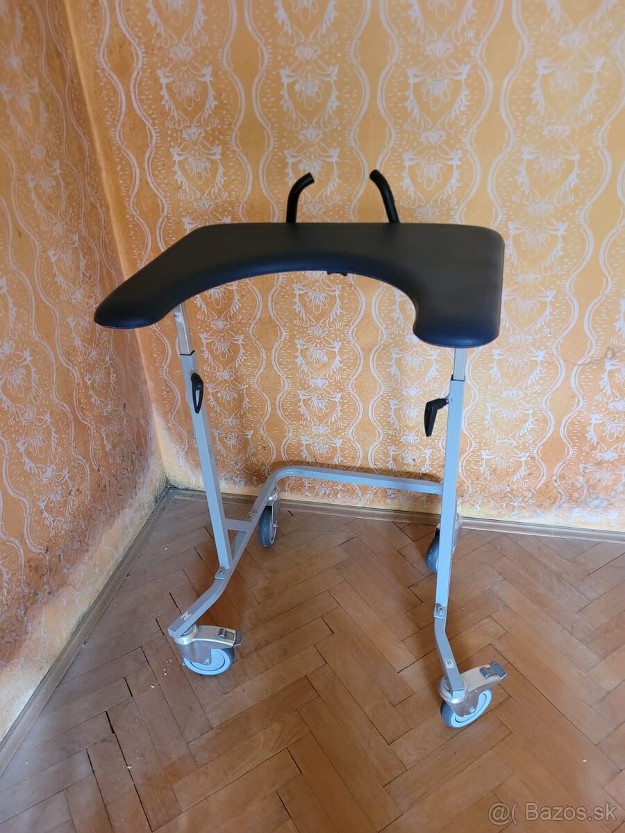 Pojazdné chodítko pre seniorov