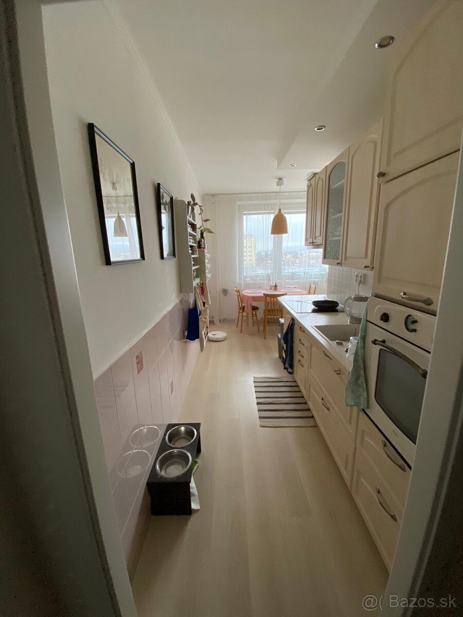 Predám 3-izbový byt s balkónom a krásnym výhľadom, Teplická