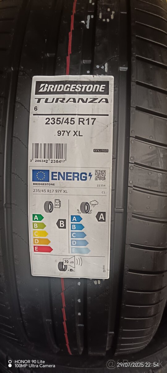 235/45 R17 97Y XL
