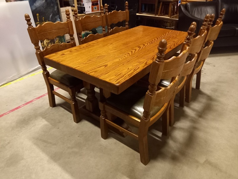 Jedálenský celodubový mohutný set ,stôl +stoličky