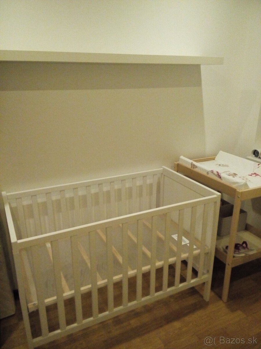 Detská postieľka s matracom