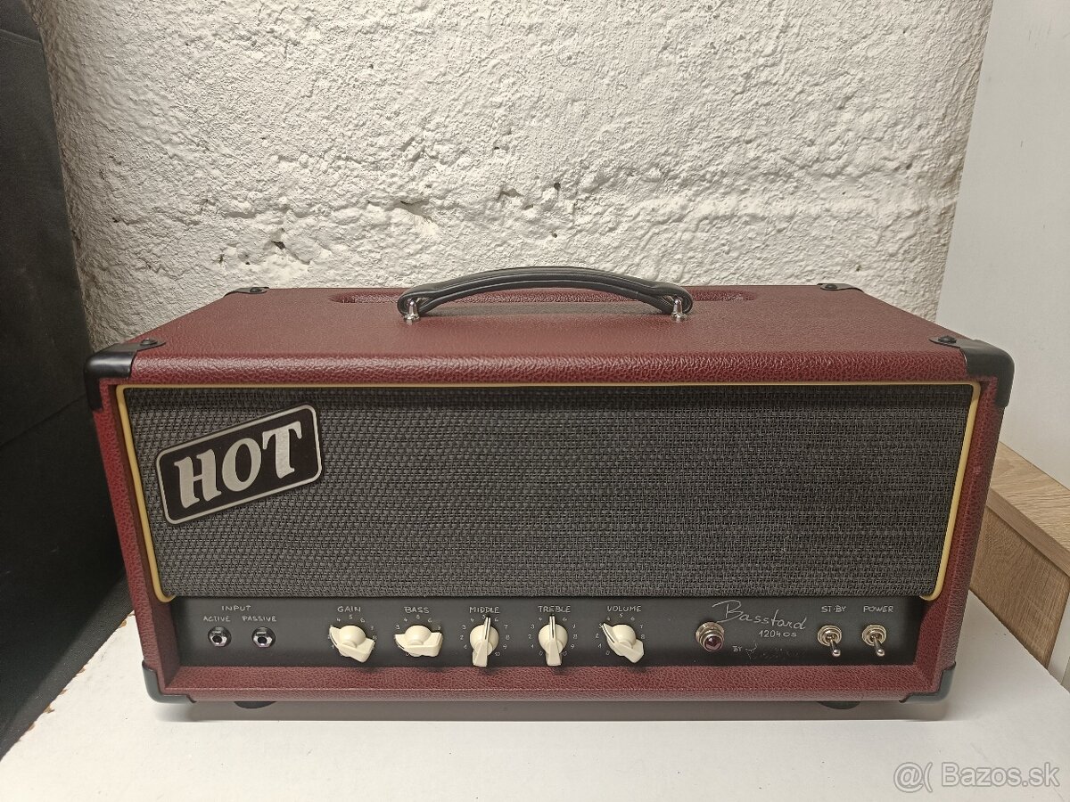 Hot Amp: Basstard 1204–OS 200w celolampa