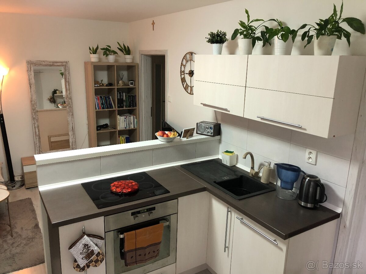 3-izbový byt centrum – zrekonštruovaný, zariadený