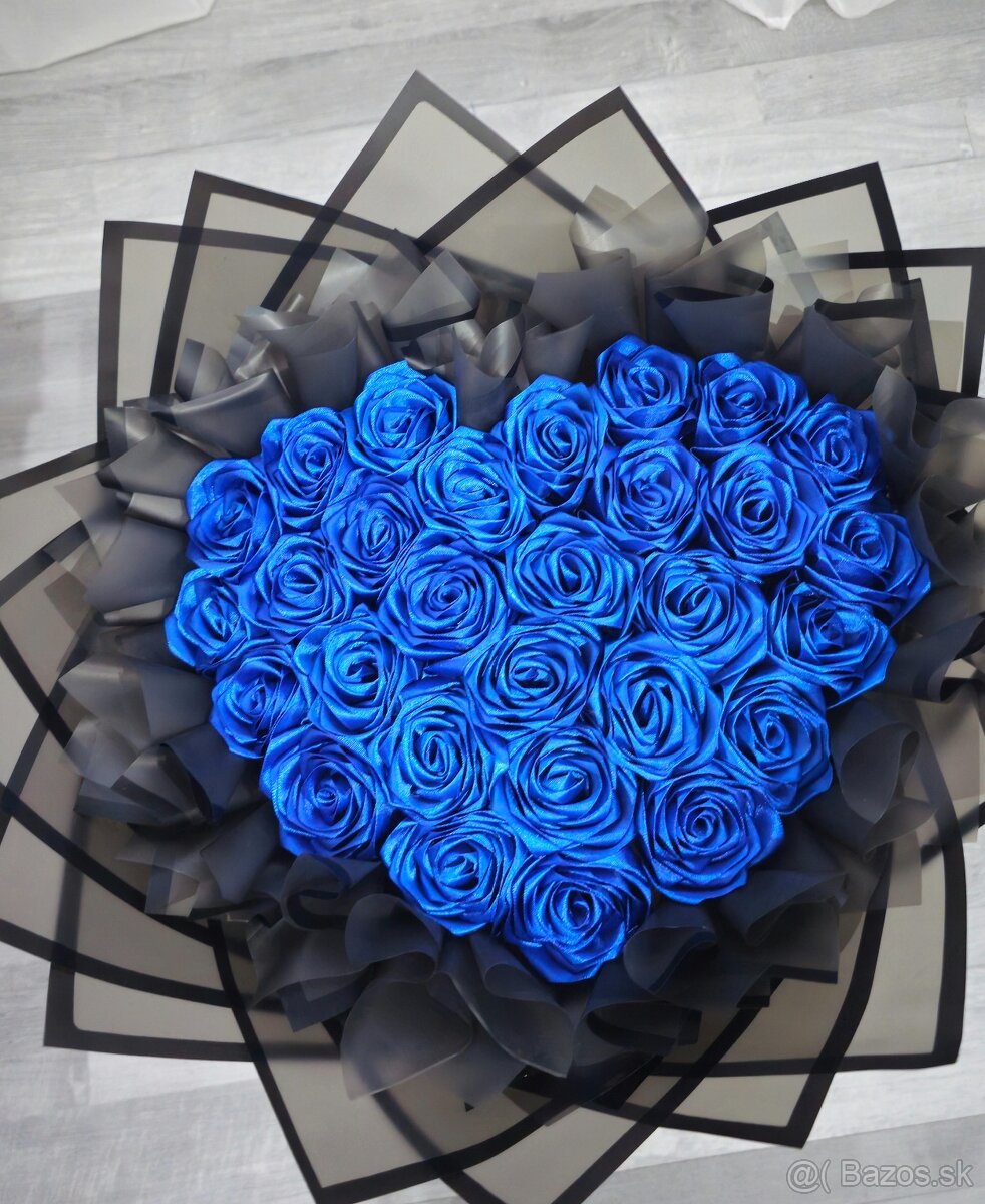 💙 Kytica 29 modrých ruží v tvare srdca 💙