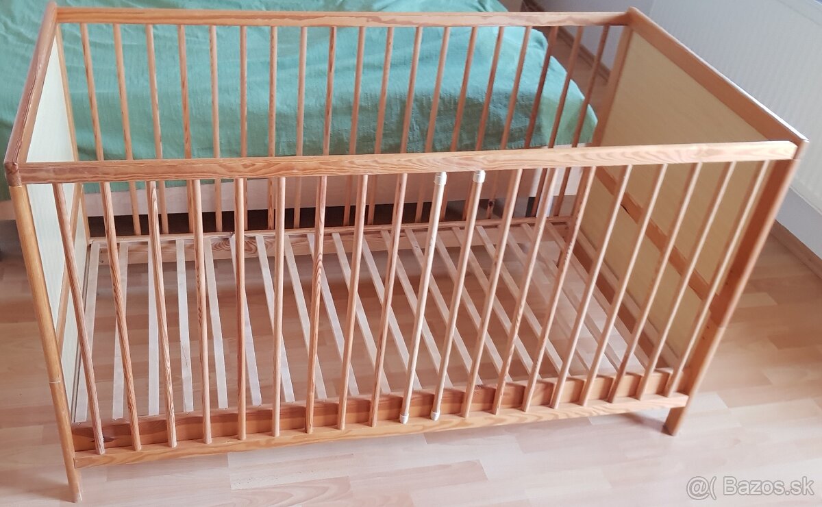 Predám drevenú detskú postieľku 70 x140
