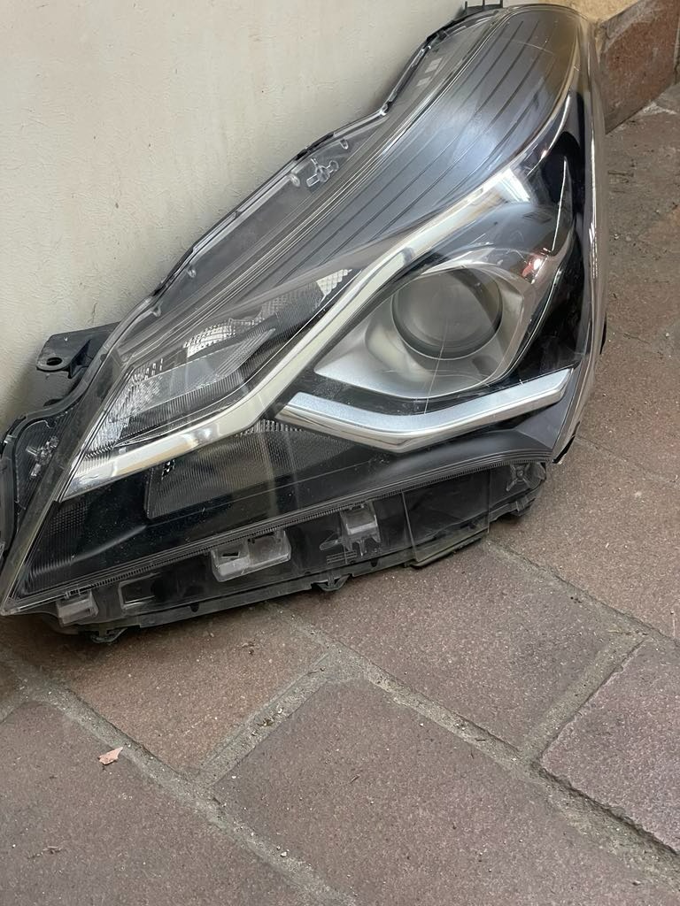 originál predné ľavé svetlo - toyota Yaris Y20