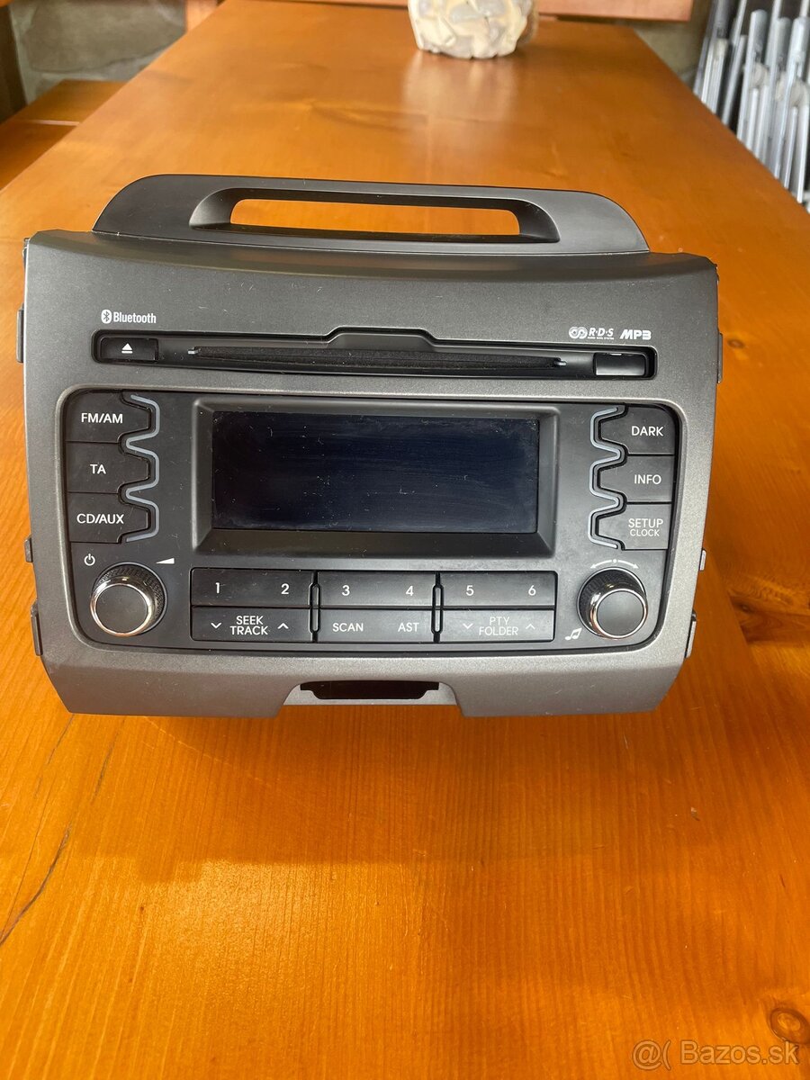 Originálne autorádio Kia Sportage 2011 – Bluetooth, MP3, AUX