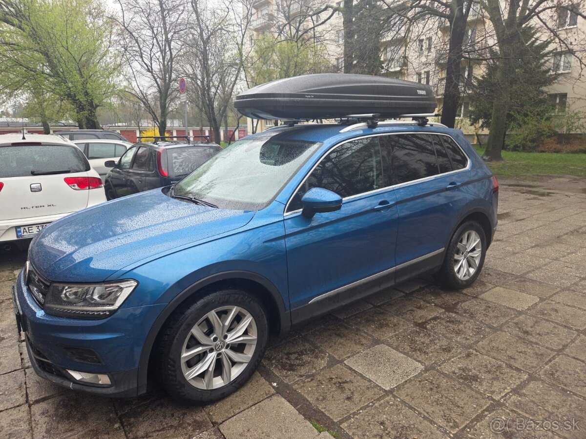 Thule pacific 700 stresny box
