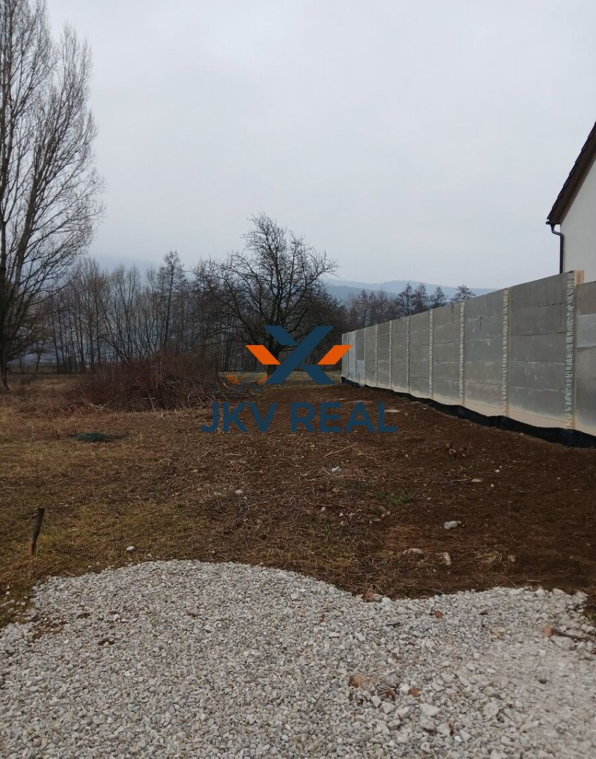 Ponúkame na predaj lukratívny pozemok v Nitrici