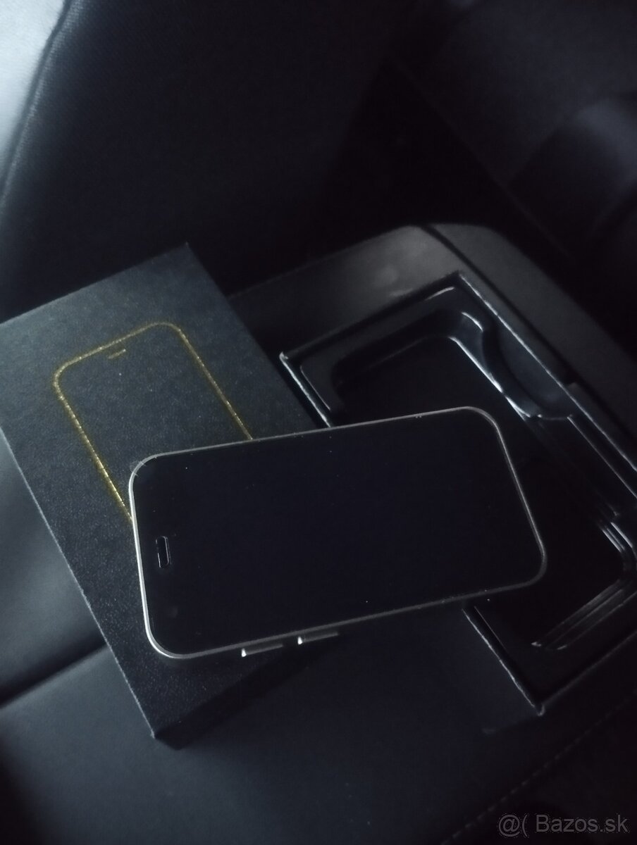 Nový mini mobilný telefón