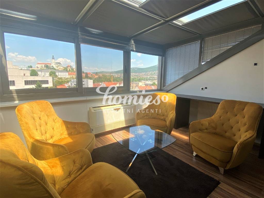 PRENÁJOM 4 izbový byt priamo v centre Nitry