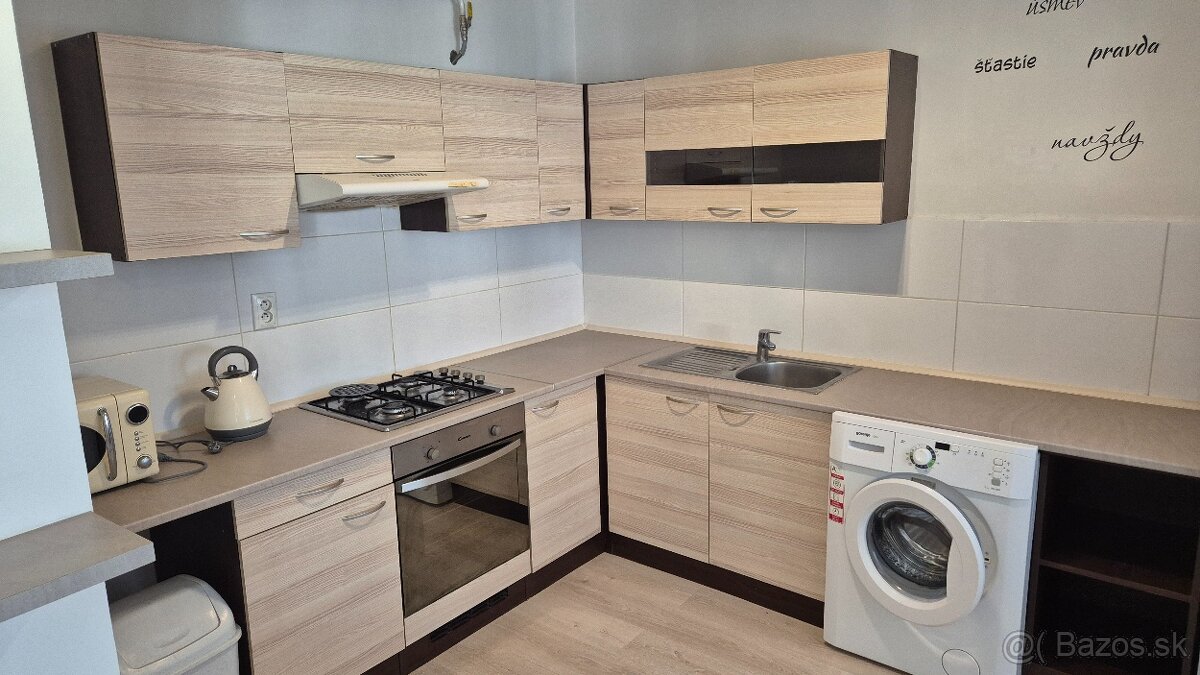 Prenajmem 1 izbovy byt v PD - cast Necpaly