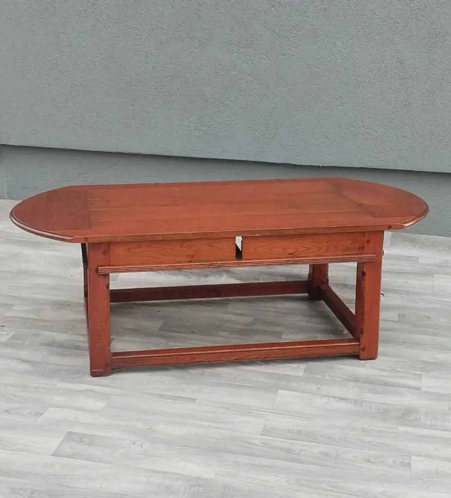 Stolík konferenčný oválny .