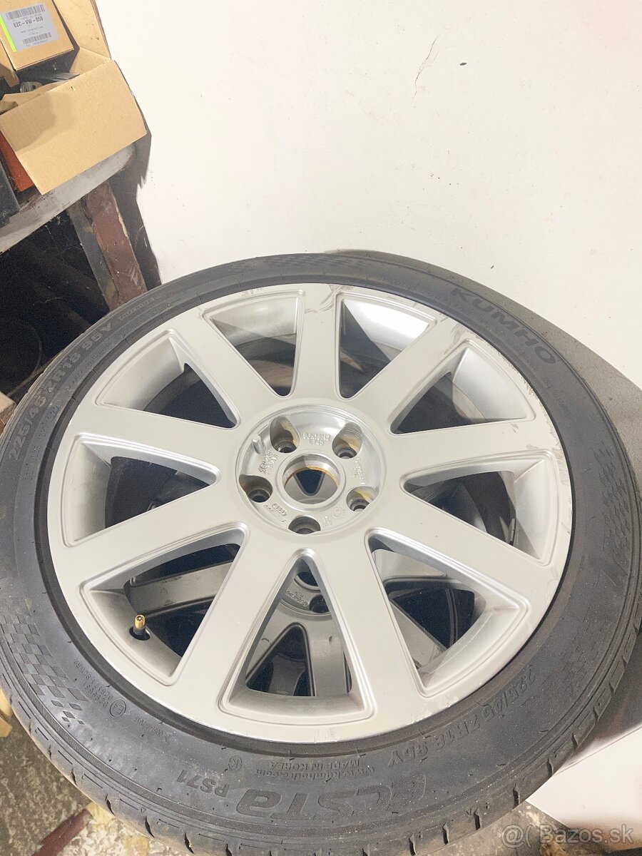 Elektróny Audi R18 s letnými pneu