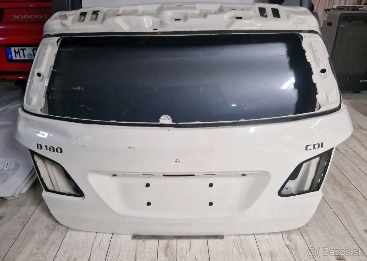 Zadné piaté dvere MERCEDES B W246