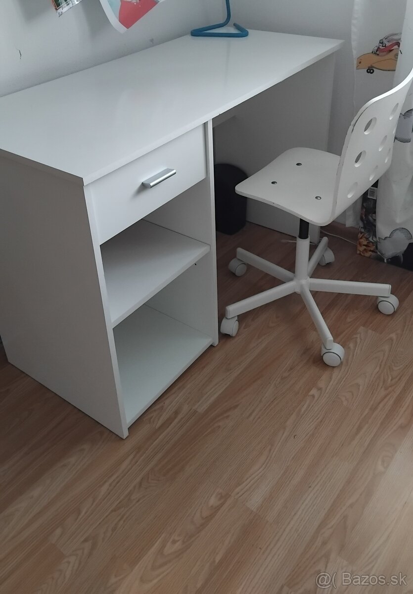 Písací stôl so stoličkou