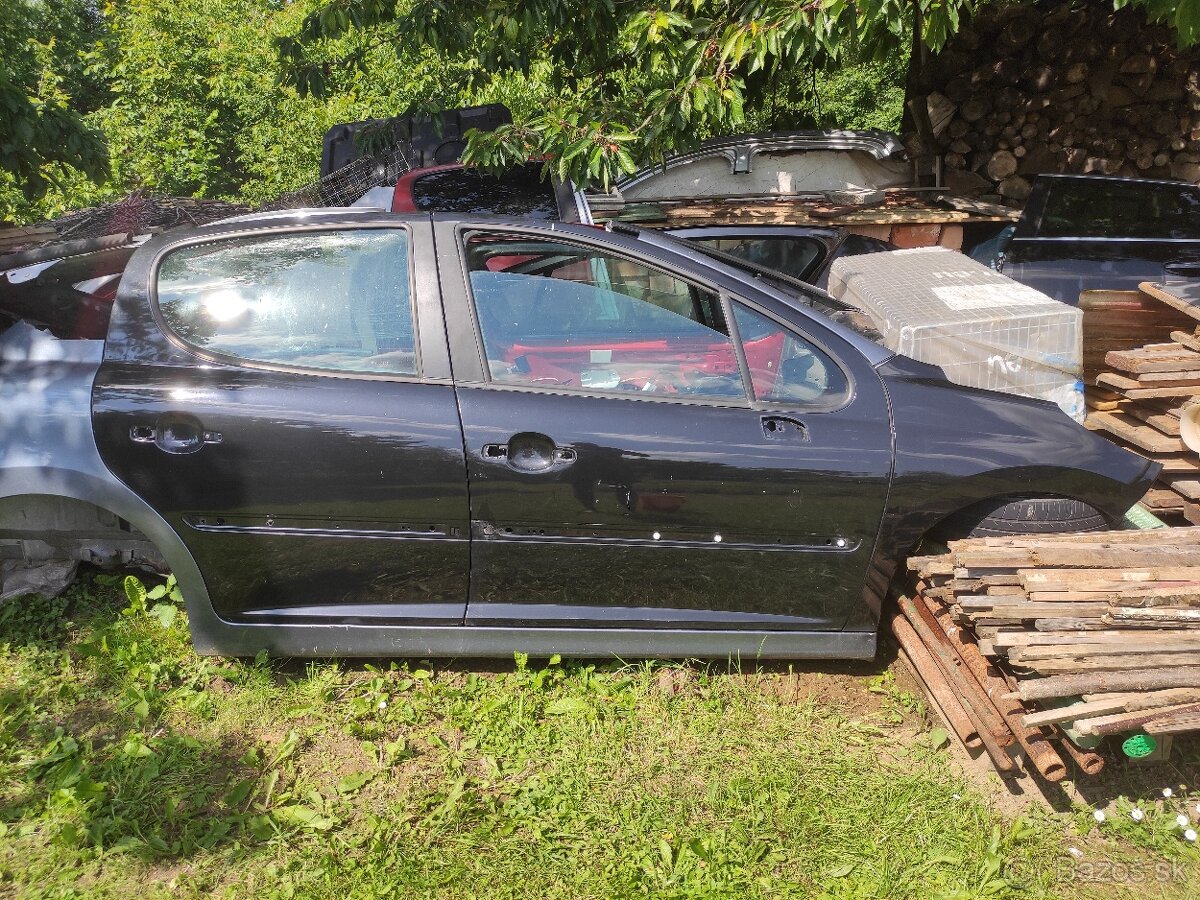 PEUGEOT 207 DVERE ĹAVÉ,PRAVÉ,PREDNÉ,ZADNÉ.
