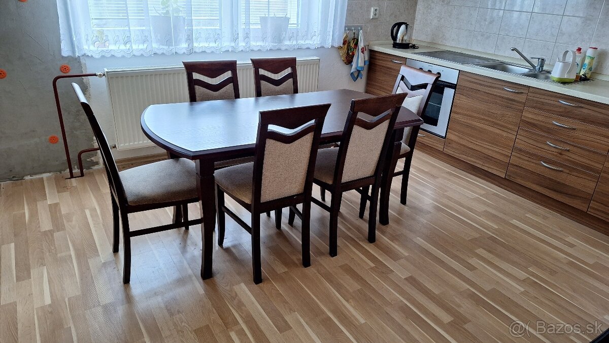 Kuchynský stôl so 6 stoličkami