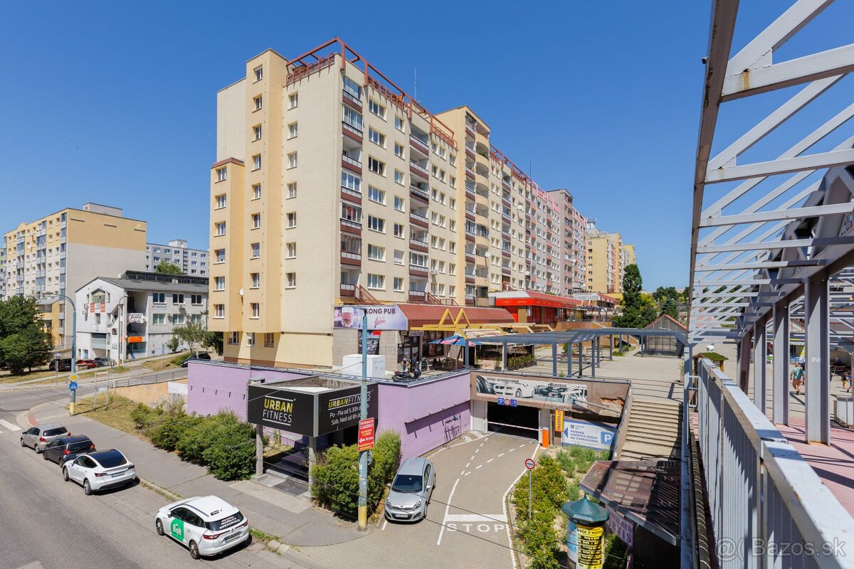 Garáž, 4 izby, 2 loggie a to všetko v samom srdci Dlhých Die