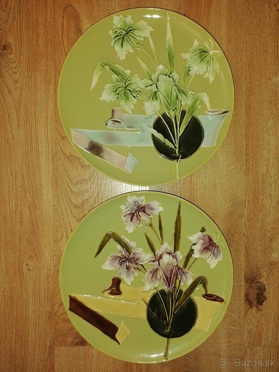 Staré párové taniere.