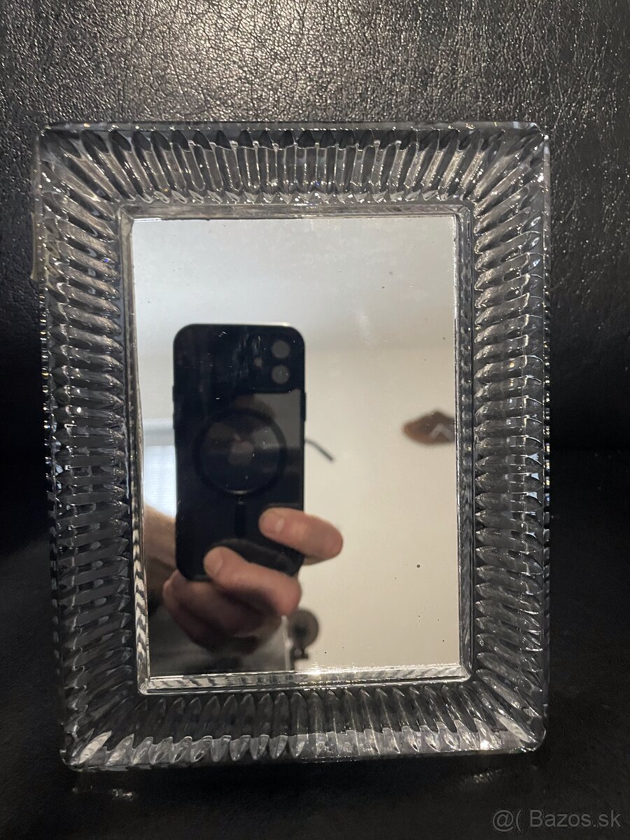 Predam stolne krystalove zrkadlo