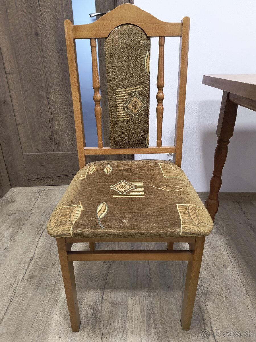 Jedálenská stolička