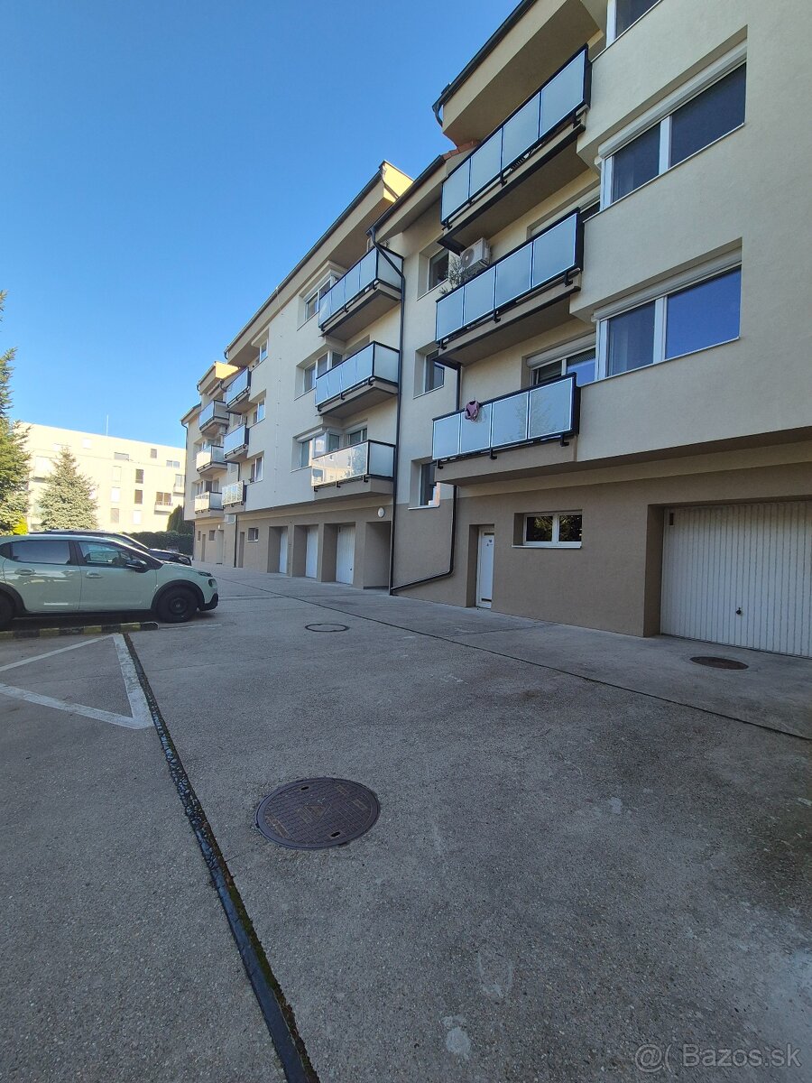 BEZ,PROVÍZIE- 2-izbový byt s parkovacím státím na Podunajske