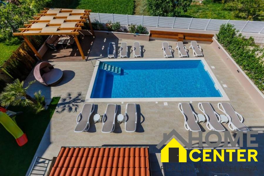 Nádherný dom /420 m²/ s bazénom a výhľadom na more, Dalmátsk