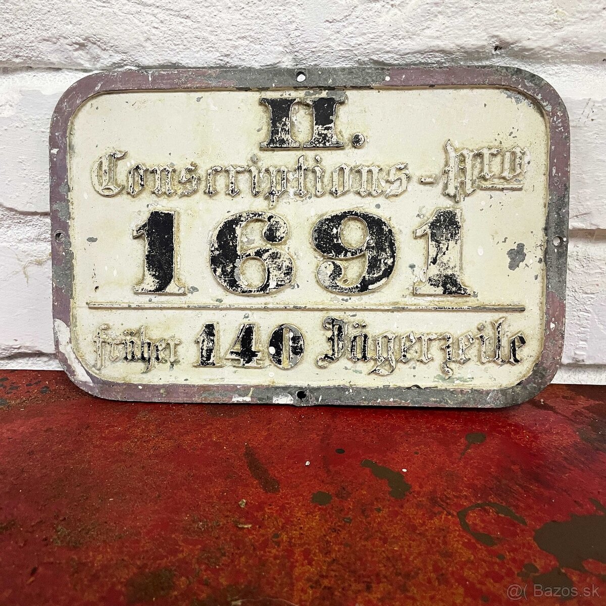 Starý rakúsko-uhorský domový štít