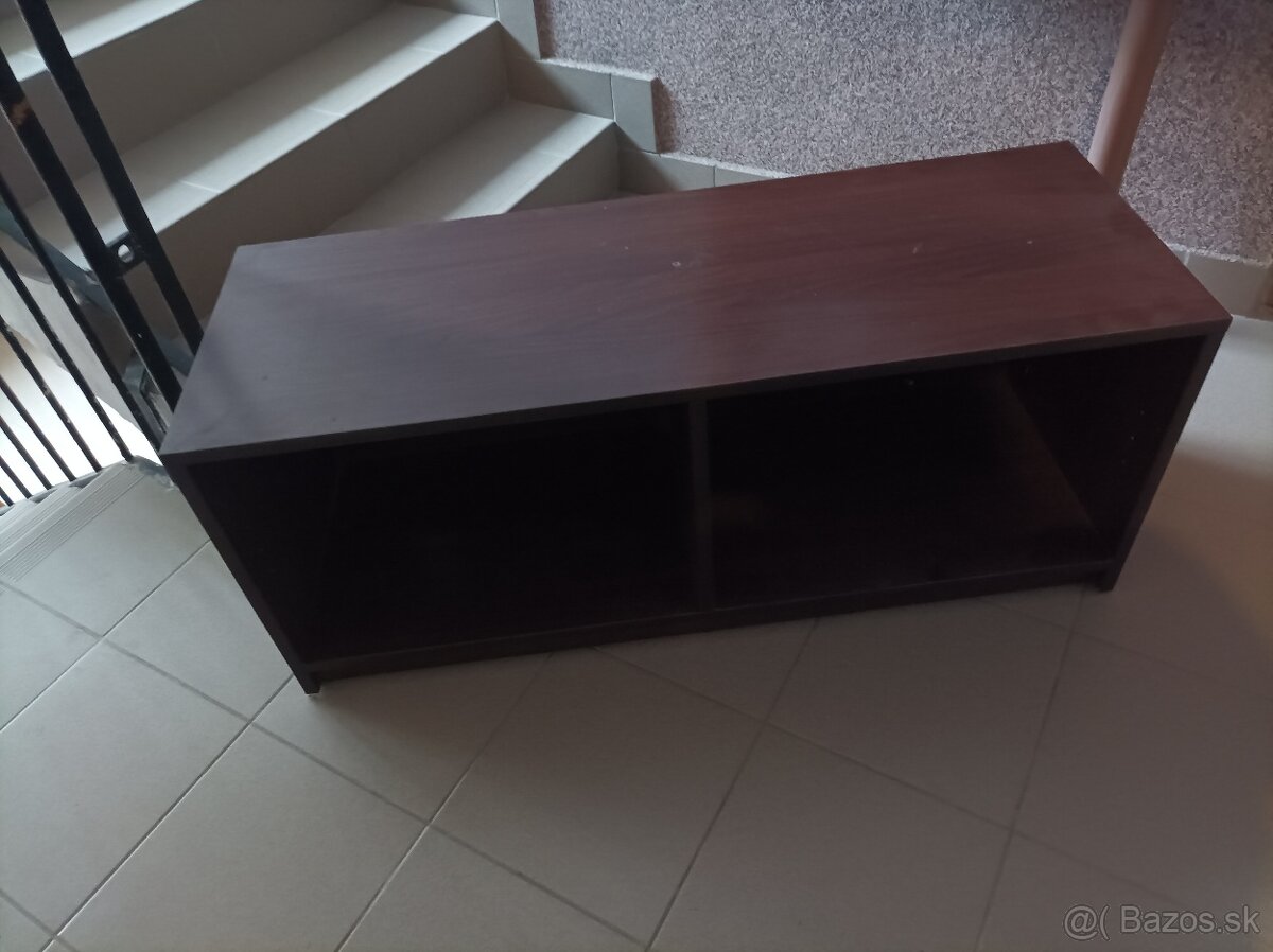 Skrinka pod TV