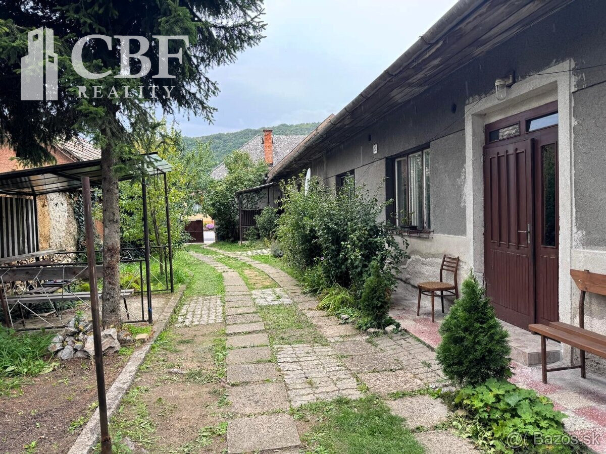 Plešivec v centre obce dom na predaj