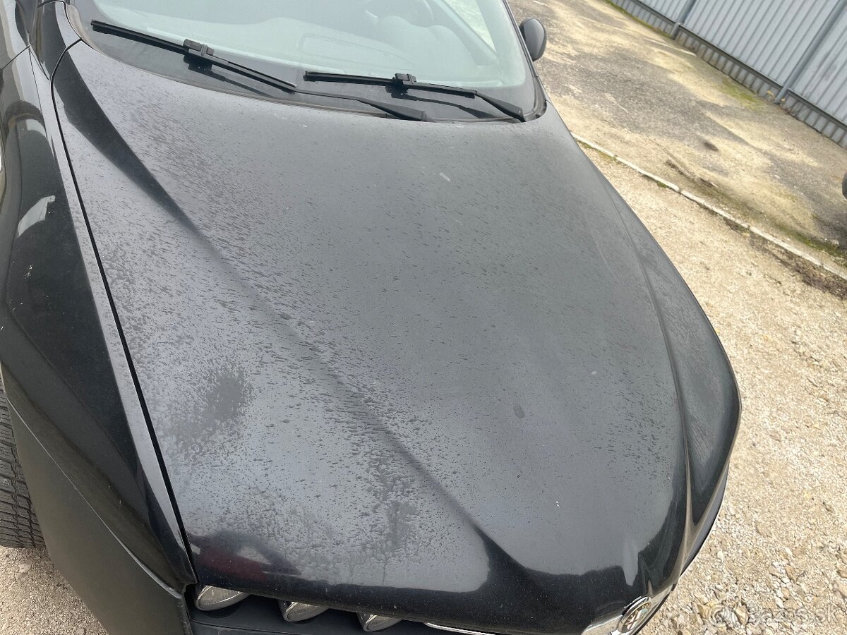 Kapota alfa romeo 159