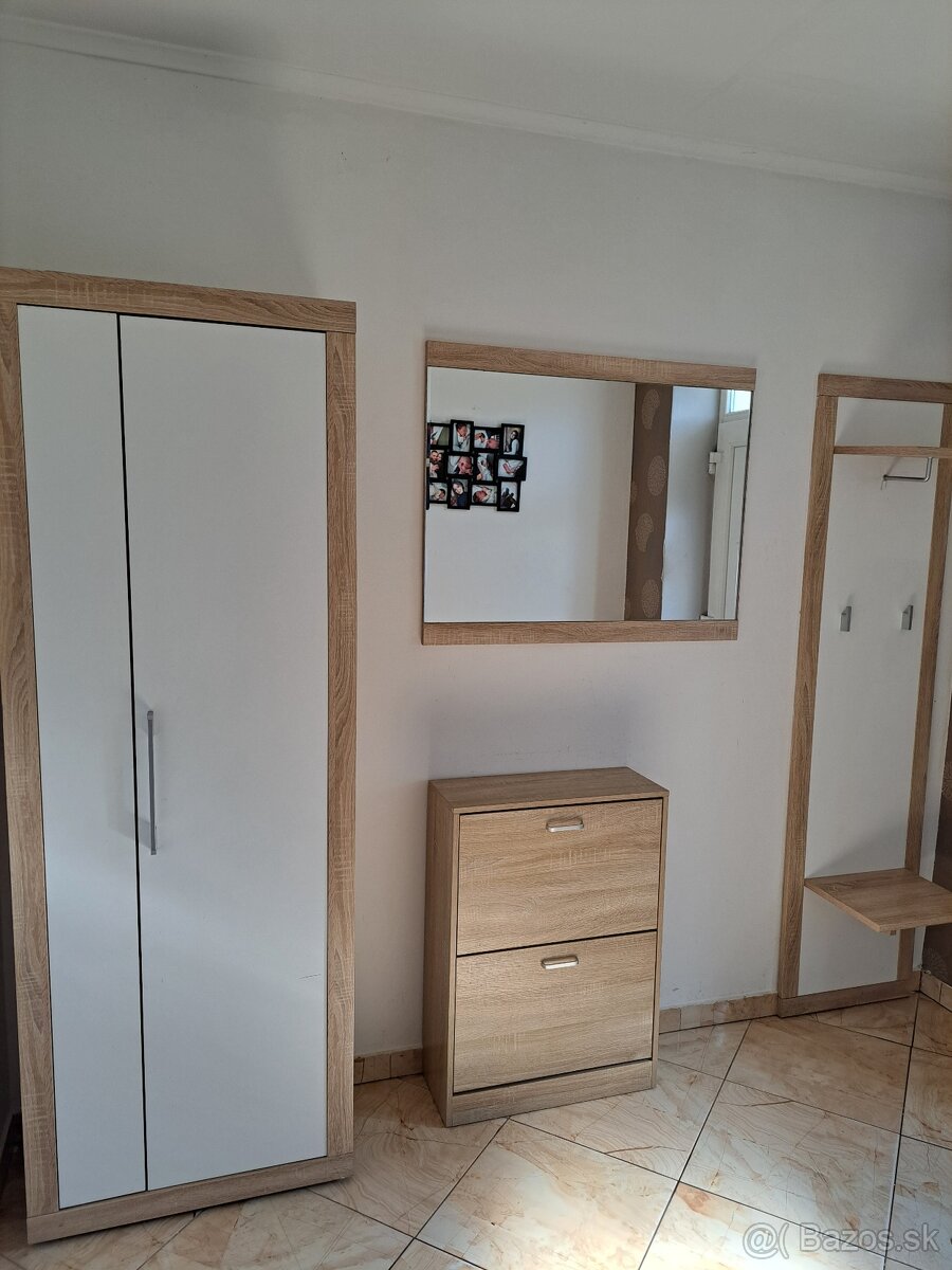 Predsieňová zostava